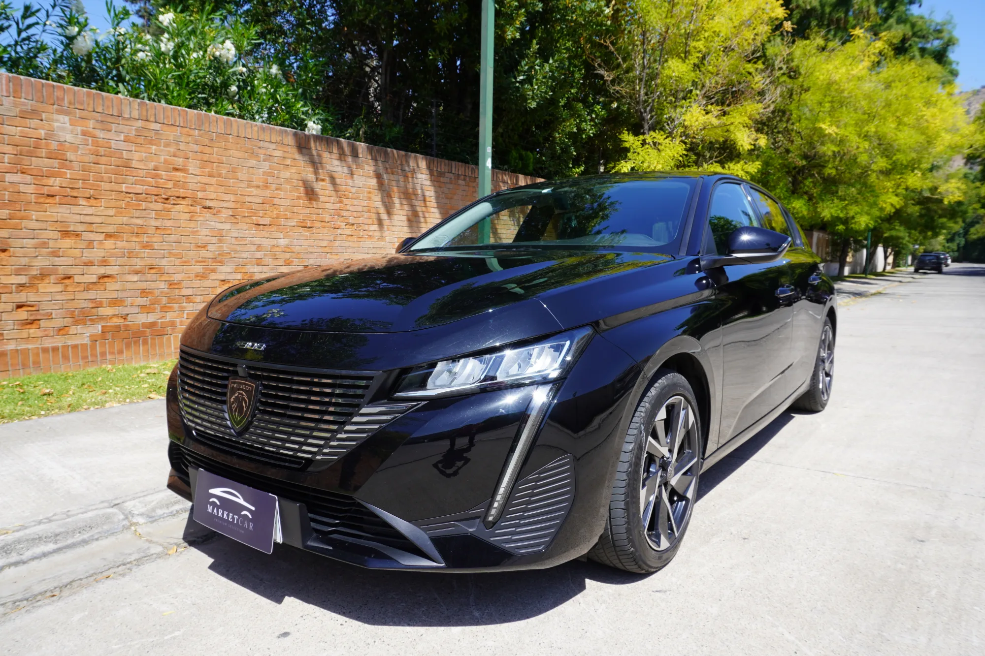 Peugeot 308 ALLURE PACK 1.5 BLUEHDI 130 EAT8 2025 — foto 1