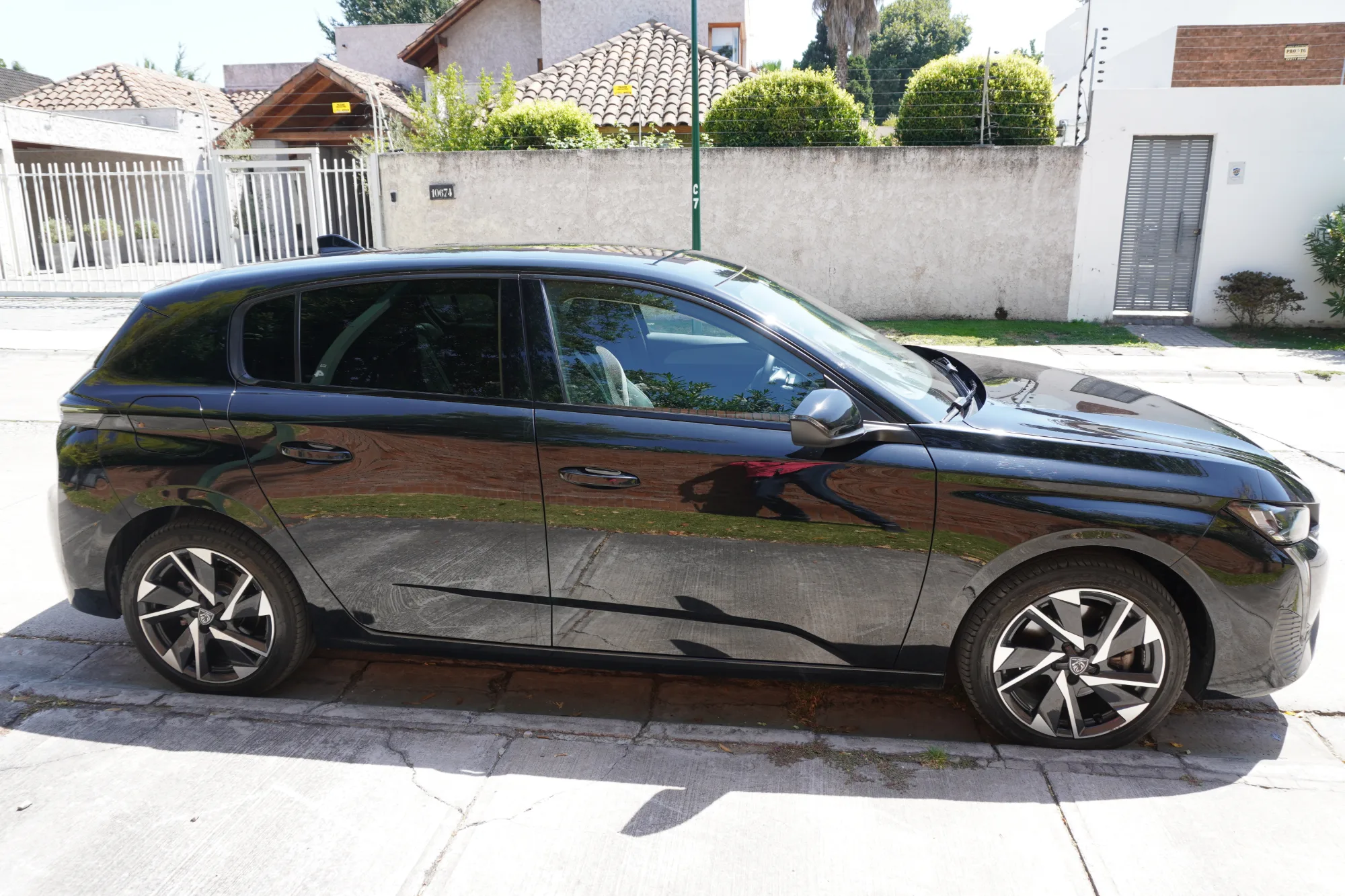 Peugeot 308 ALLURE PACK 1.5 BLUEHDI 130 EAT8 2025 — foto 4