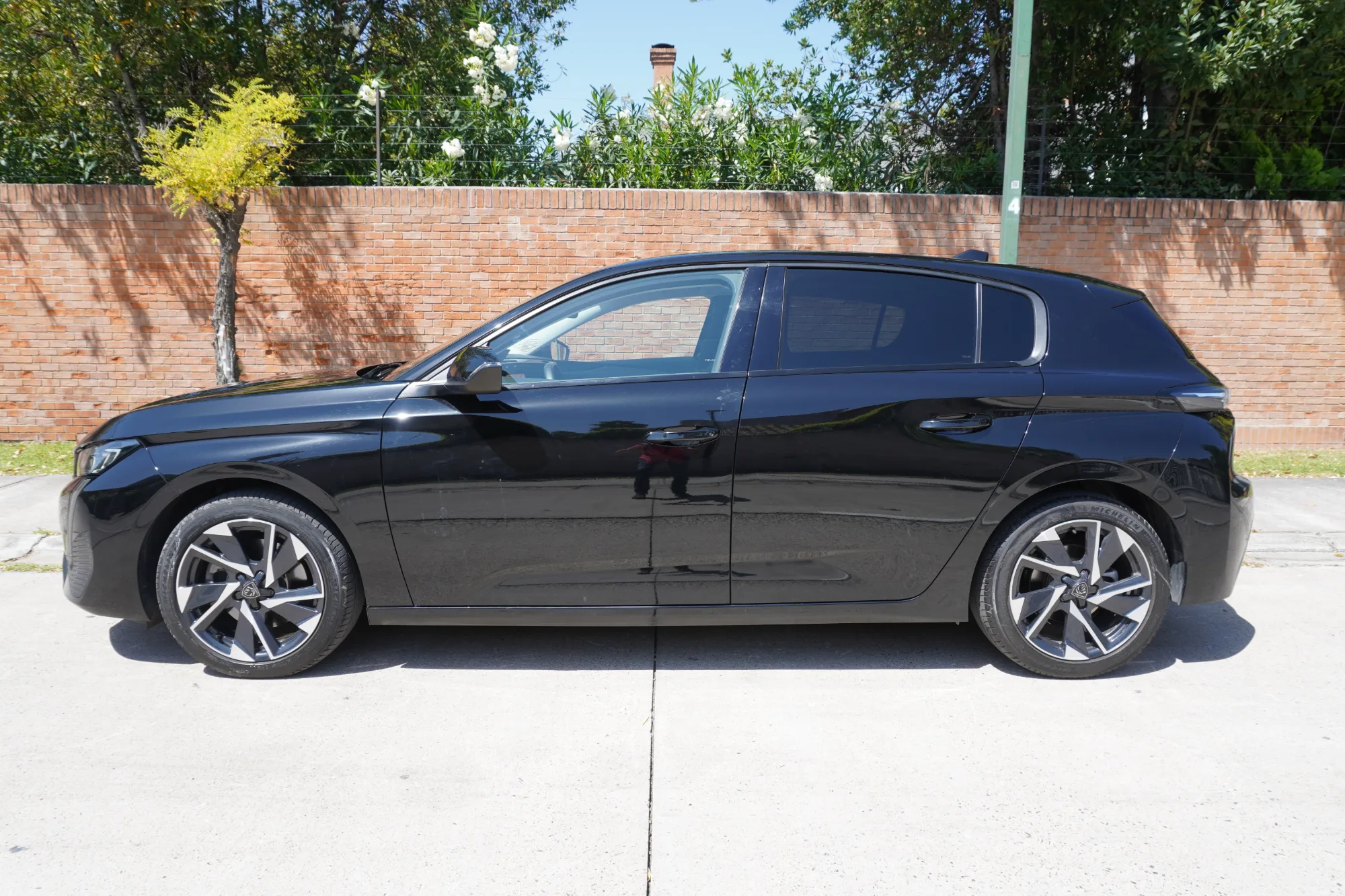 Peugeot 308 ALLURE PACK 1.5 BLUEHDI 130 EAT8 2025 — foto 8