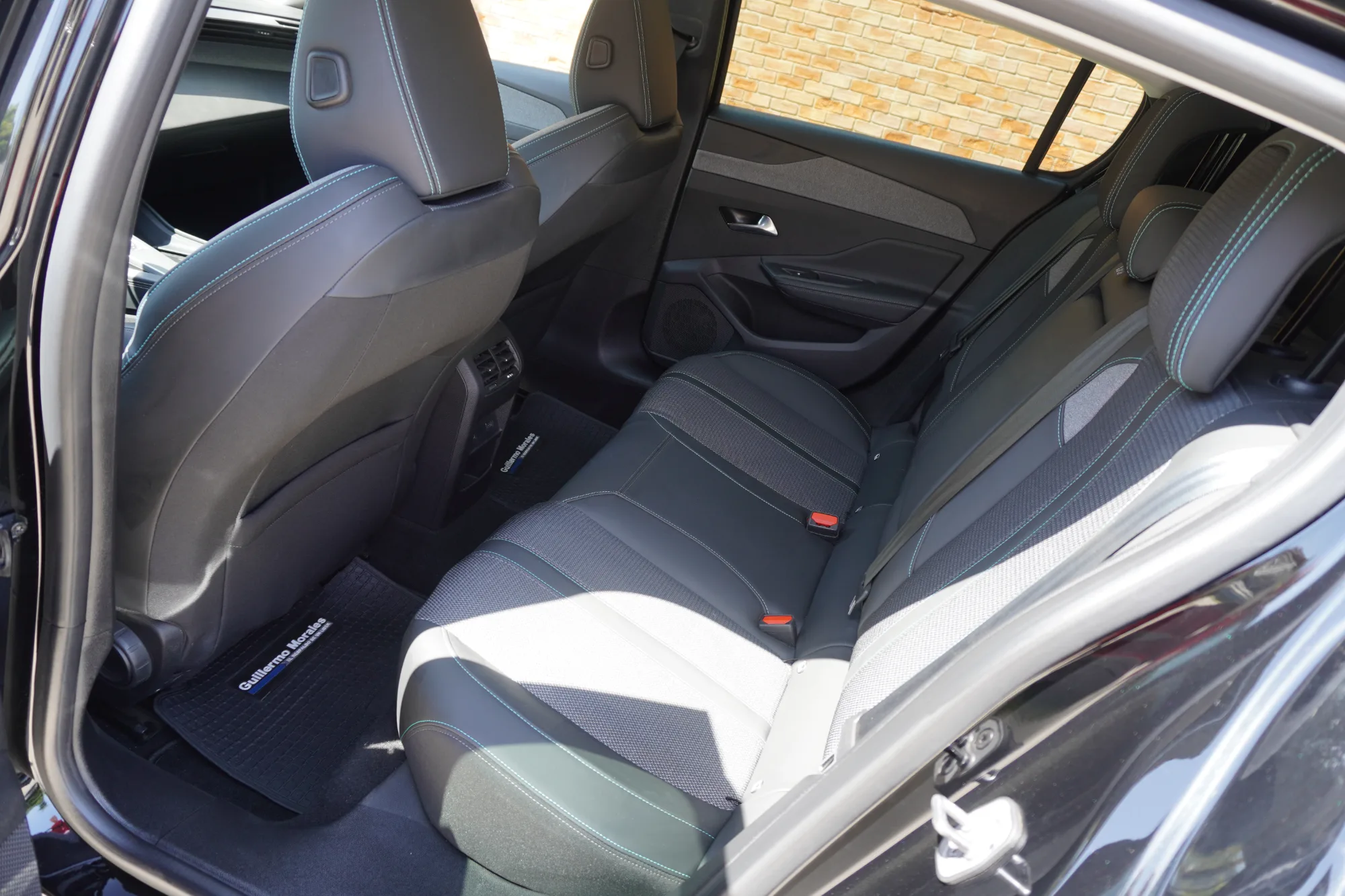 Peugeot 308 ALLURE PACK 1.5 BLUEHDI 130 EAT8 2025 — foto 12