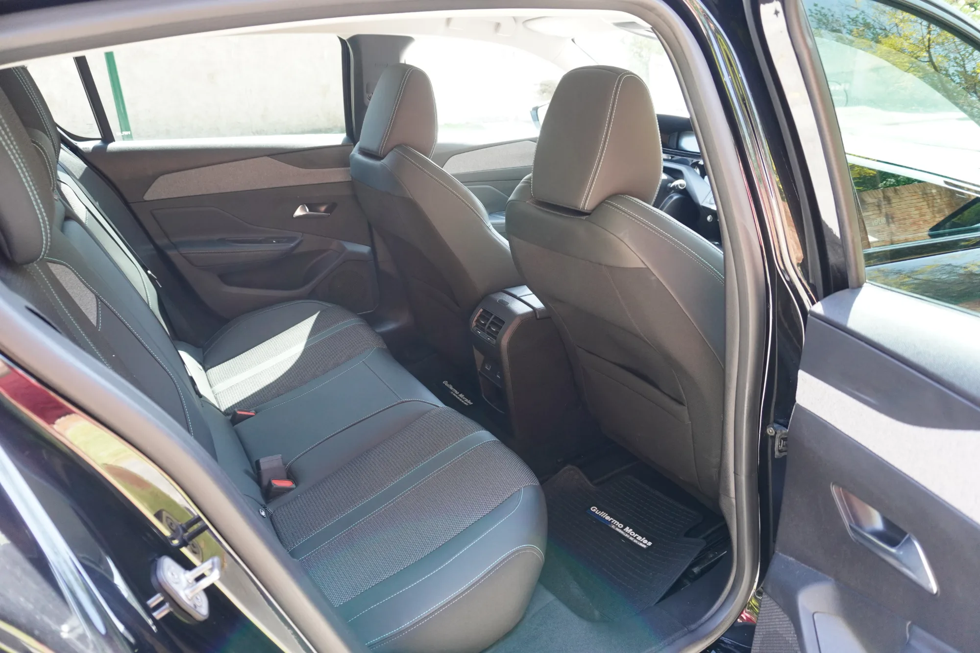 Peugeot 308 ALLURE PACK 1.5 BLUEHDI 130 EAT8 2025 — foto 13