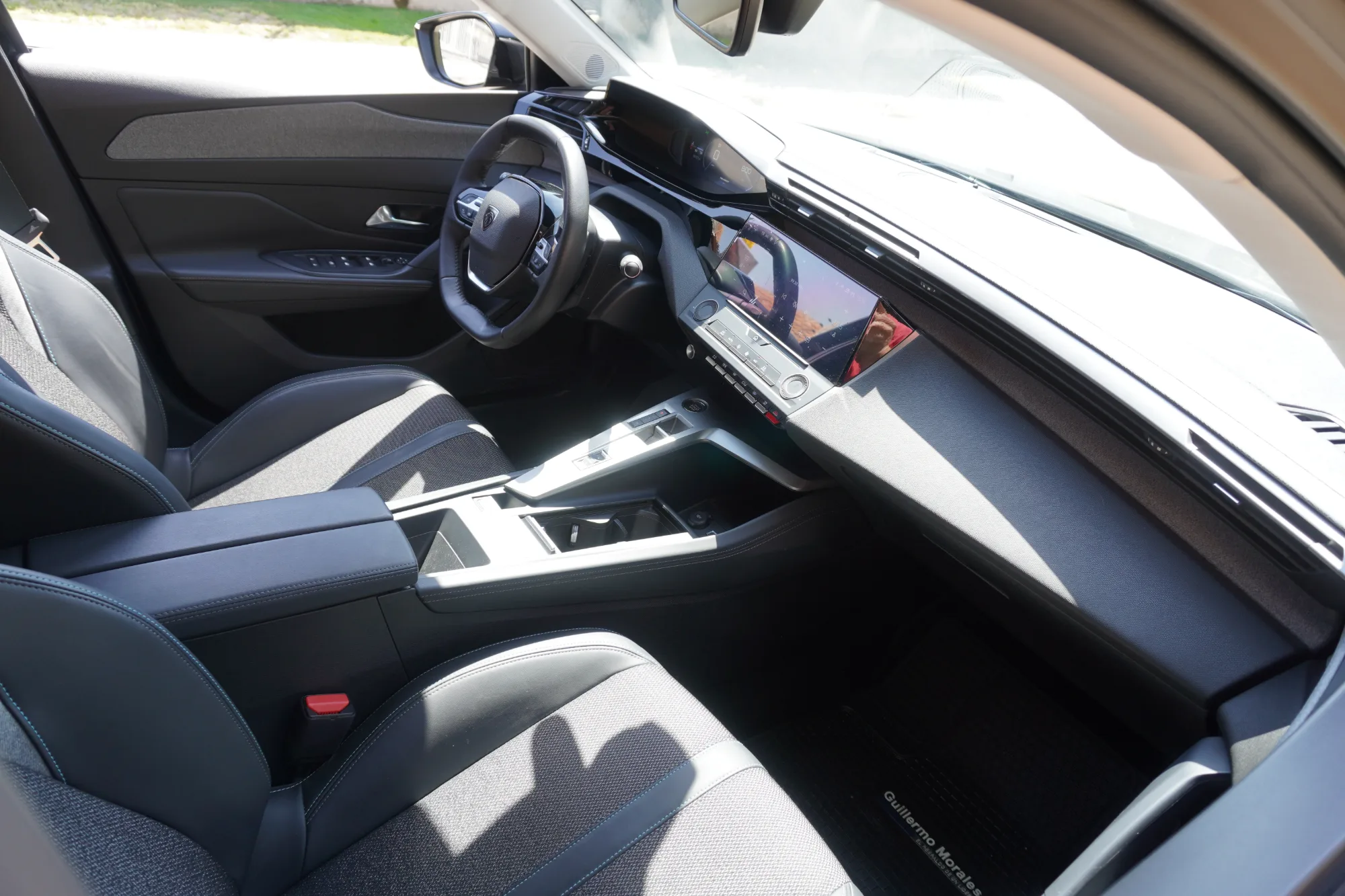 Peugeot 308 ALLURE PACK 1.5 BLUEHDI 130 EAT8 2025 — foto 19