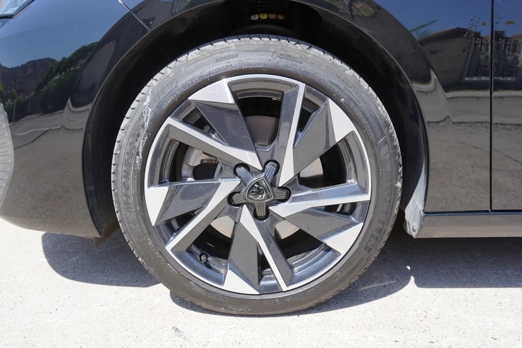 Peugeot 308 ALLURE PACK 1.5 BLUEHDI 130 EAT8 2025 — foto 27