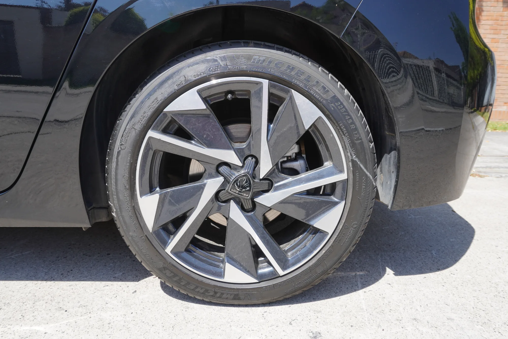 Peugeot 308 ALLURE PACK 1.5 BLUEHDI 130 EAT8 2025 — foto 28