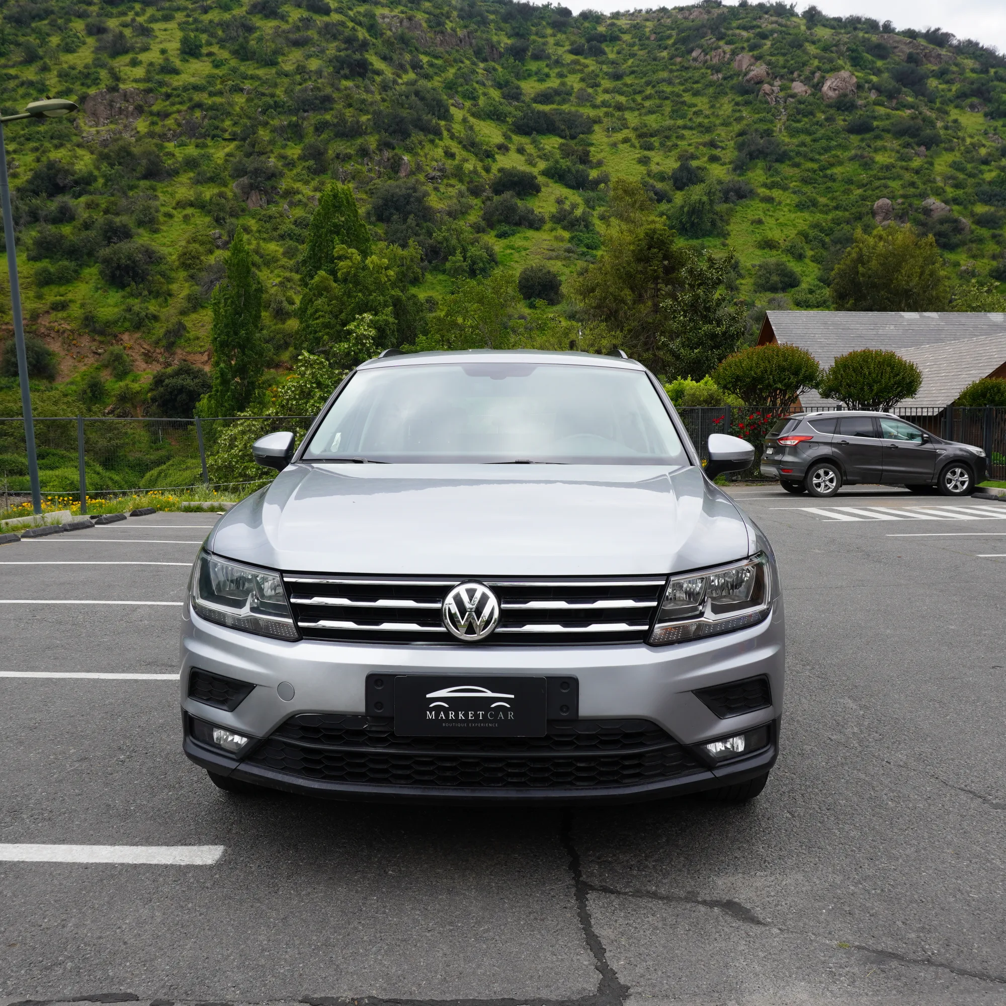 Volkswagen Tiguan 1.4 TSI Comfortline AT Año 2021 — foto 2