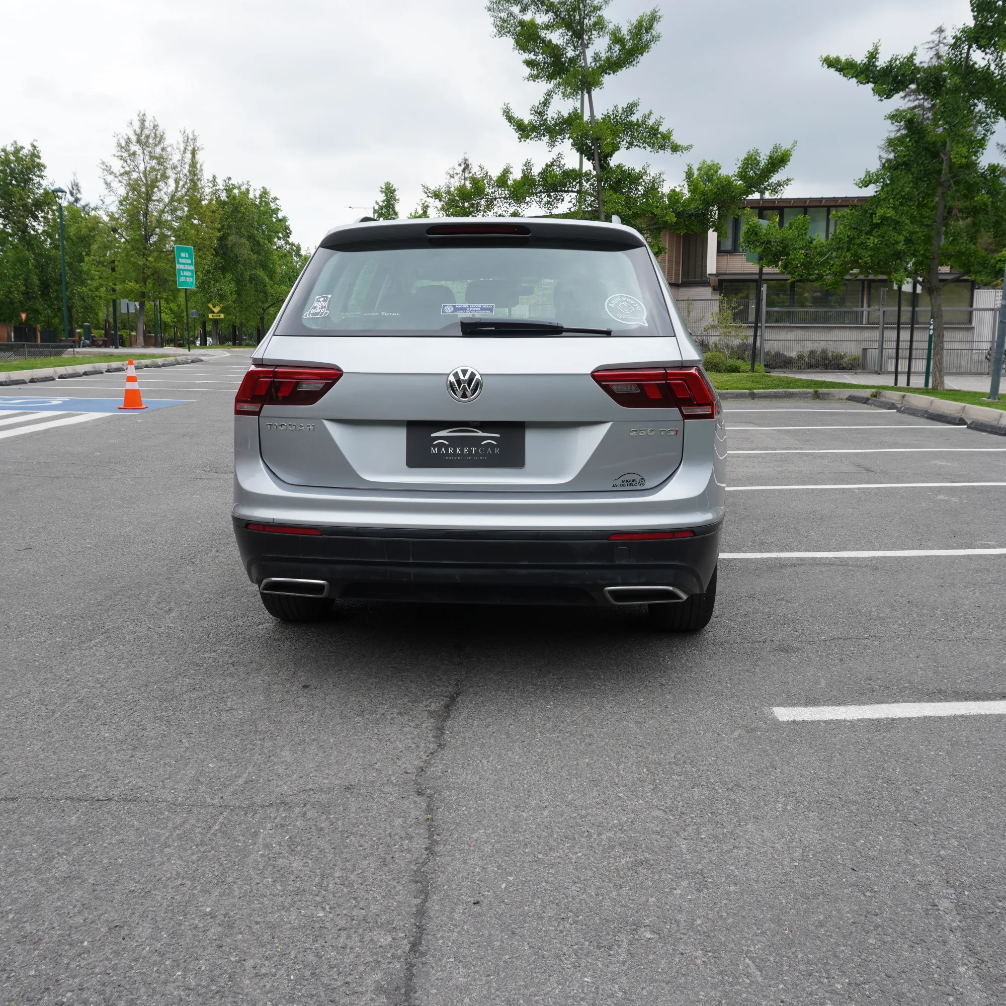 Volkswagen Tiguan 1.4 TSI Comfortline AT Año 2021 — foto 6