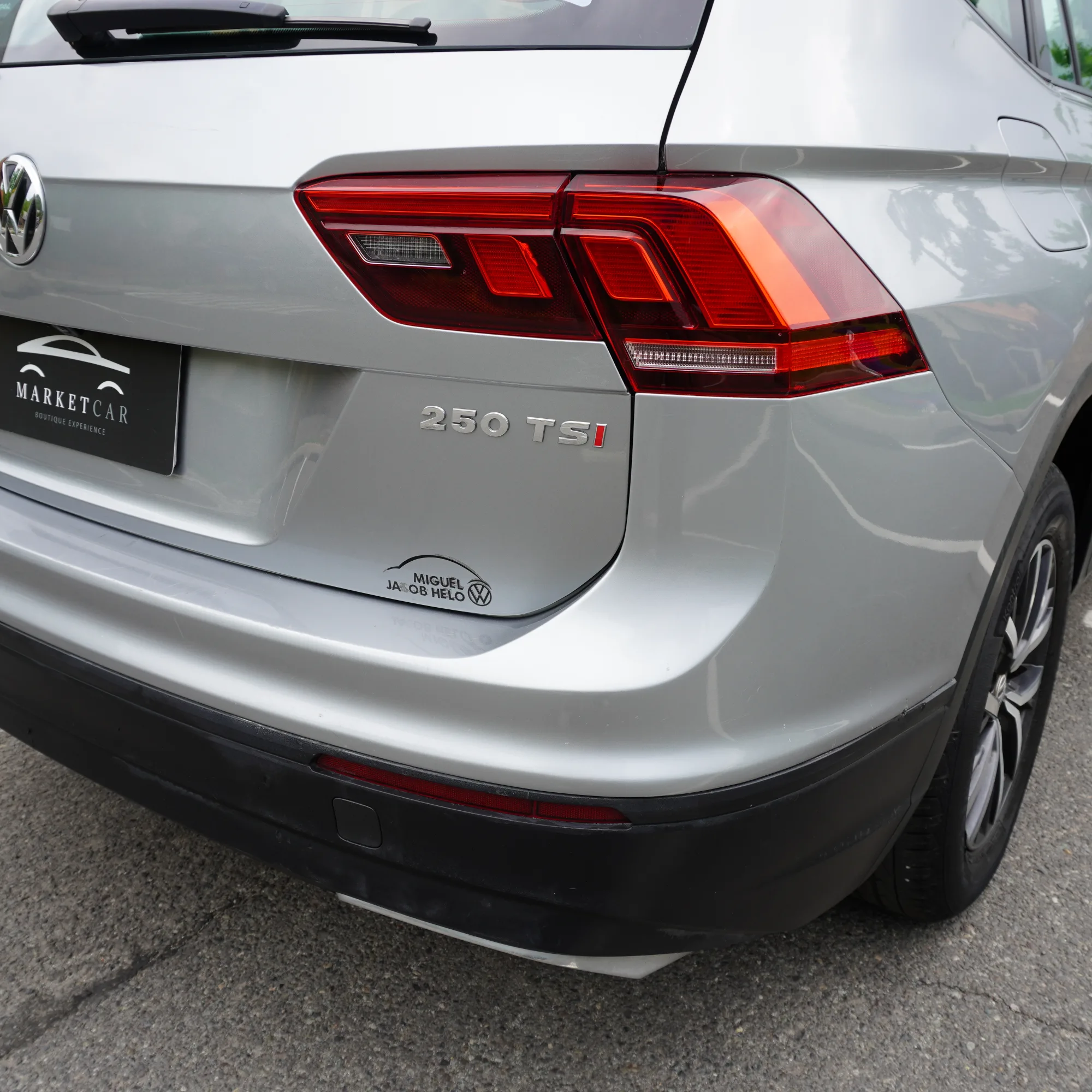 Volkswagen Tiguan 1.4 TSI Comfortline AT Año 2021 — foto 14