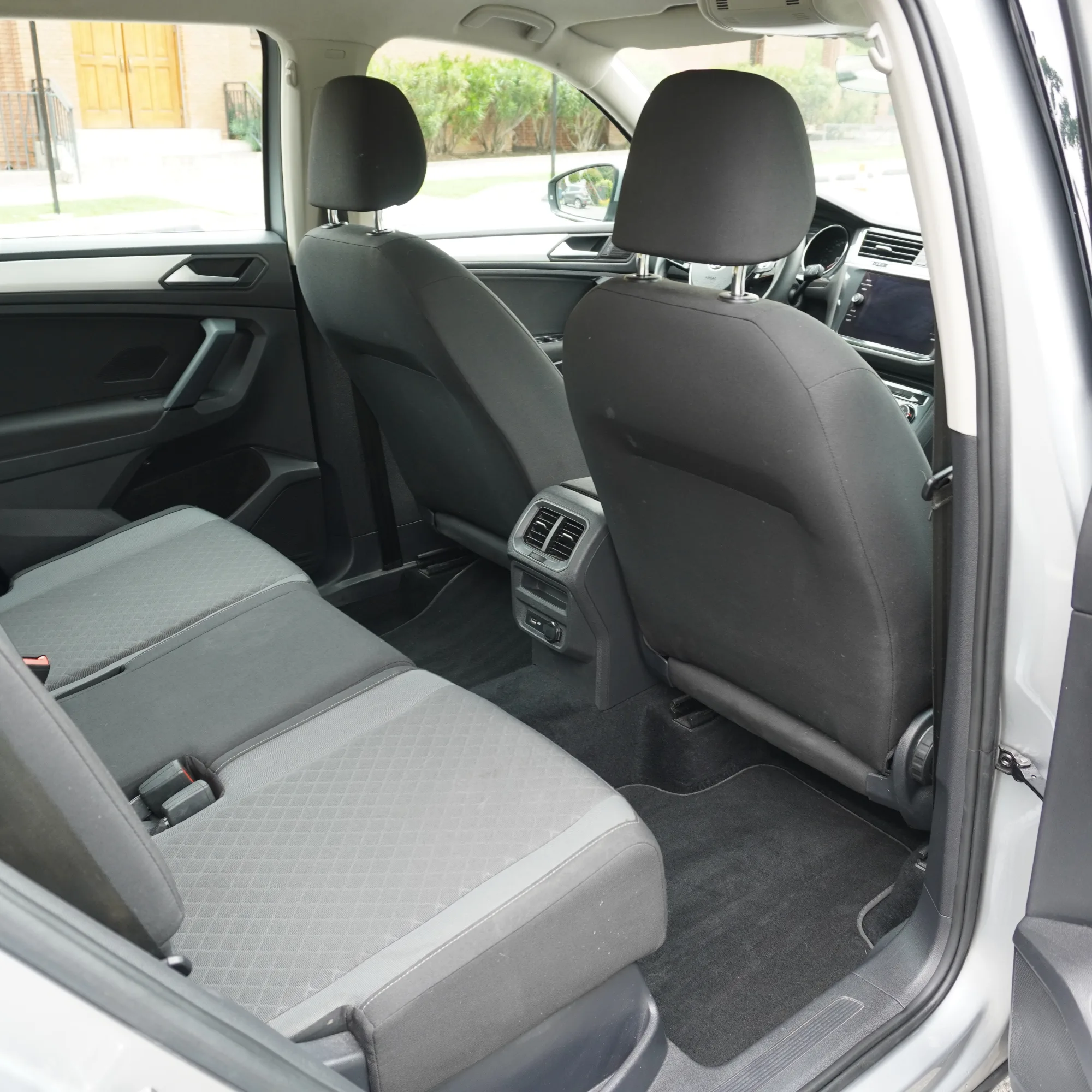 Volkswagen Tiguan 1.4 TSI Comfortline AT Año 2021 — foto 18
