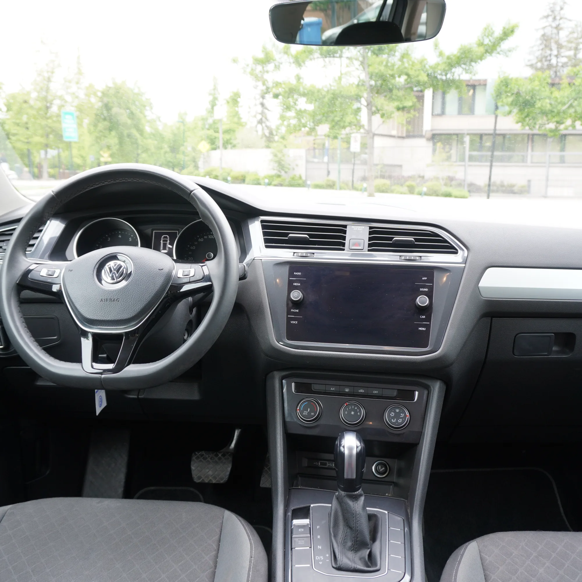 Volkswagen Tiguan 1.4 TSI Comfortline AT Año 2021 — foto 19