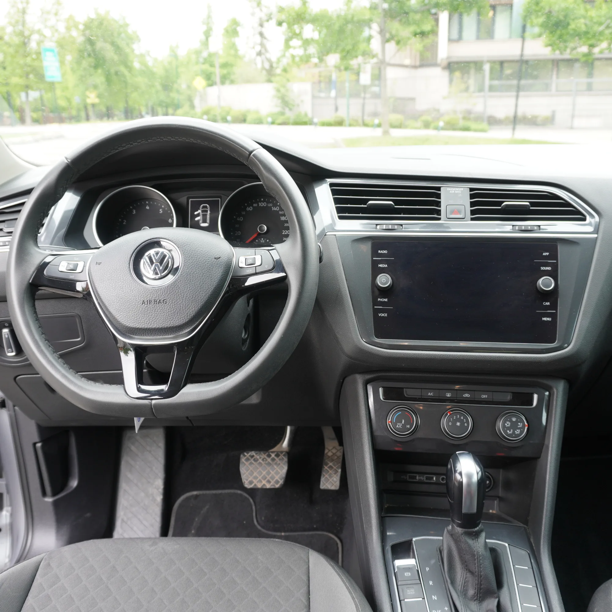 Volkswagen Tiguan 1.4 TSI Comfortline AT Año 2021 — foto 21