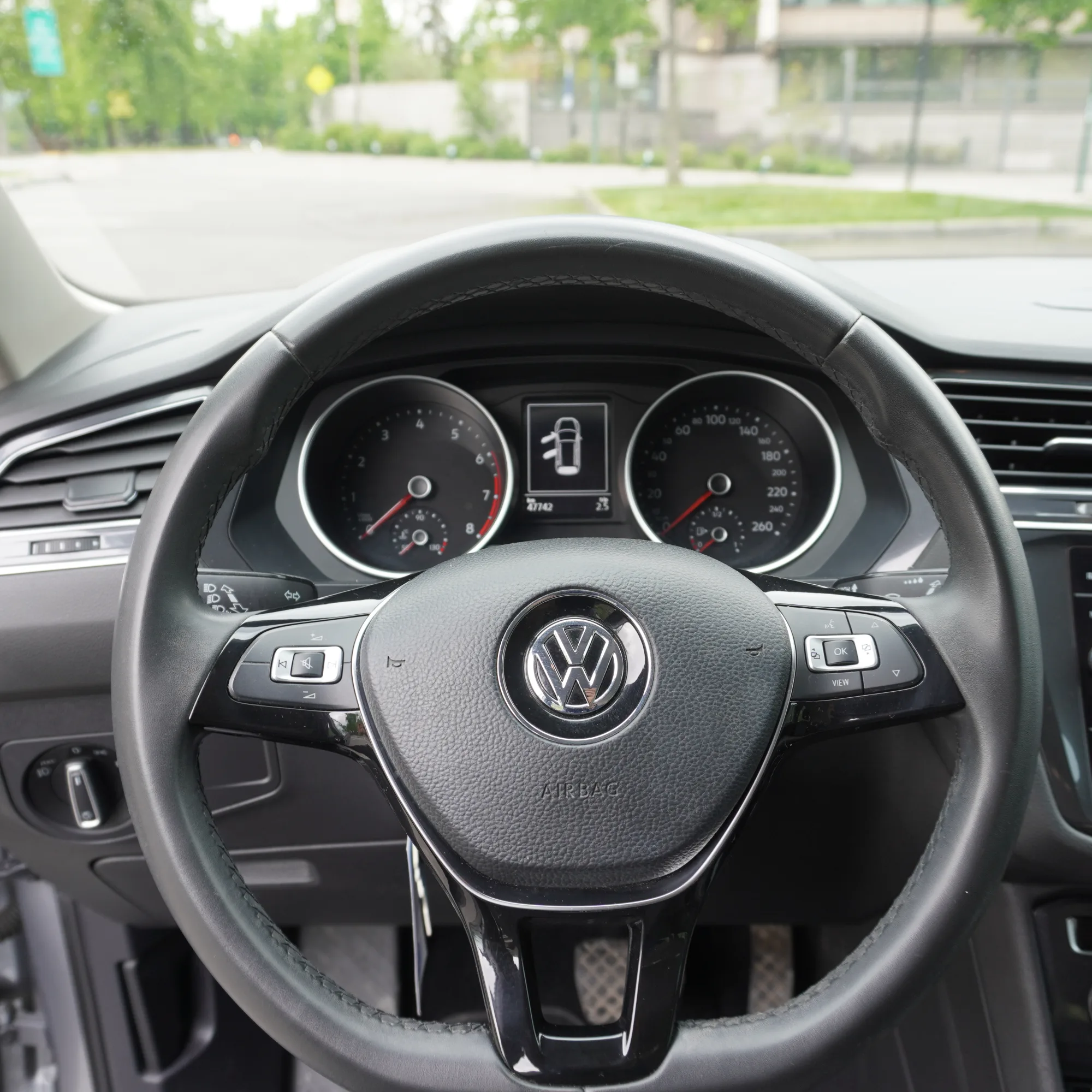 Volkswagen Tiguan 1.4 TSI Comfortline AT Año 2021 — foto 22