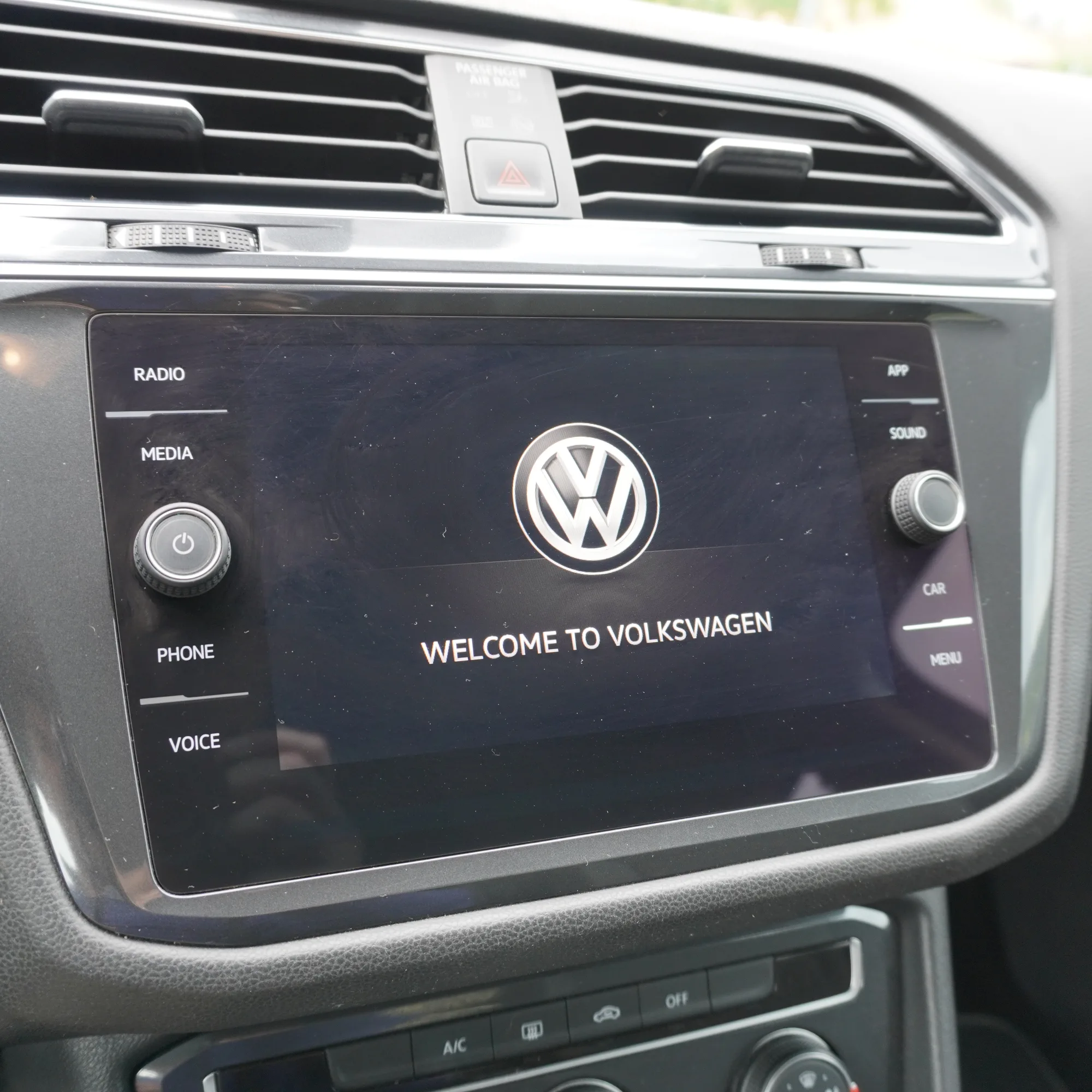 Volkswagen Tiguan 1.4 TSI Comfortline AT Año 2021 — foto 24