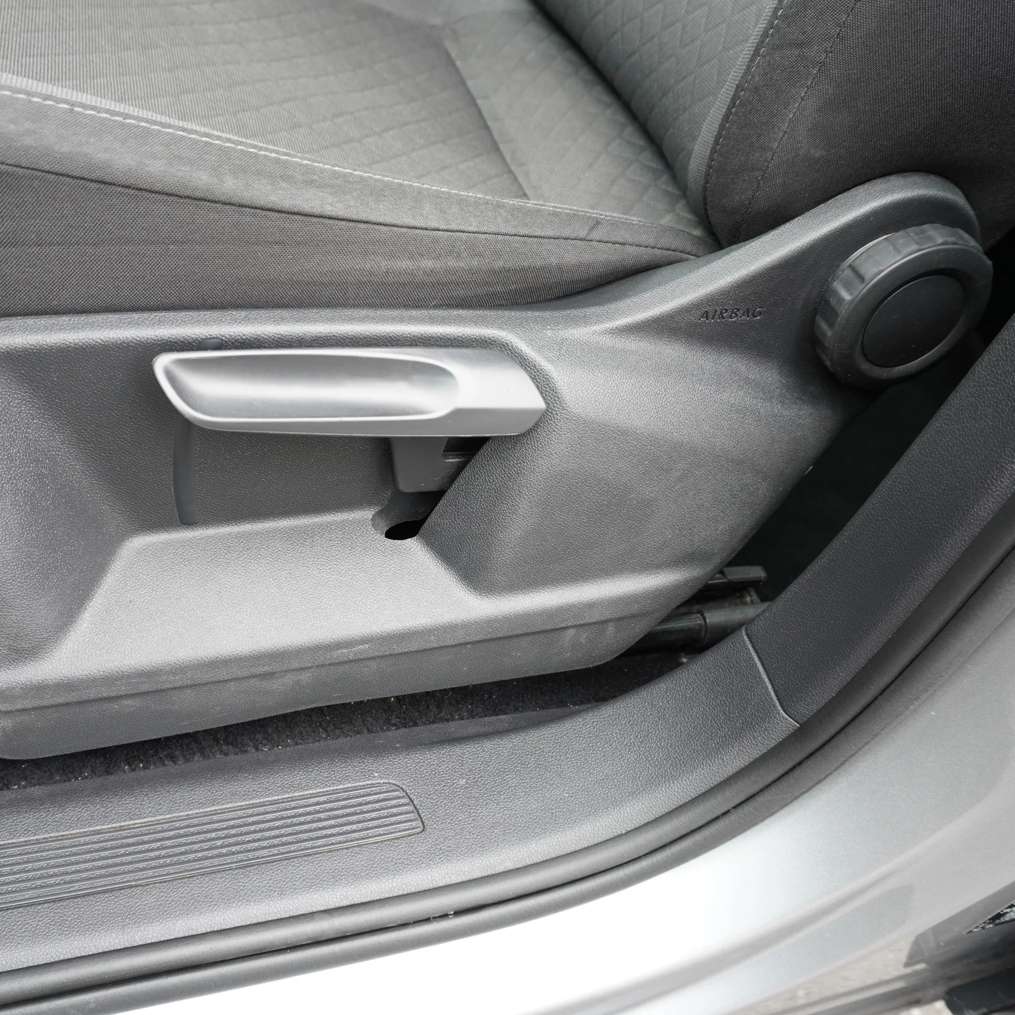 Volkswagen Tiguan 1.4 TSI Comfortline AT Año 2021 — foto 29