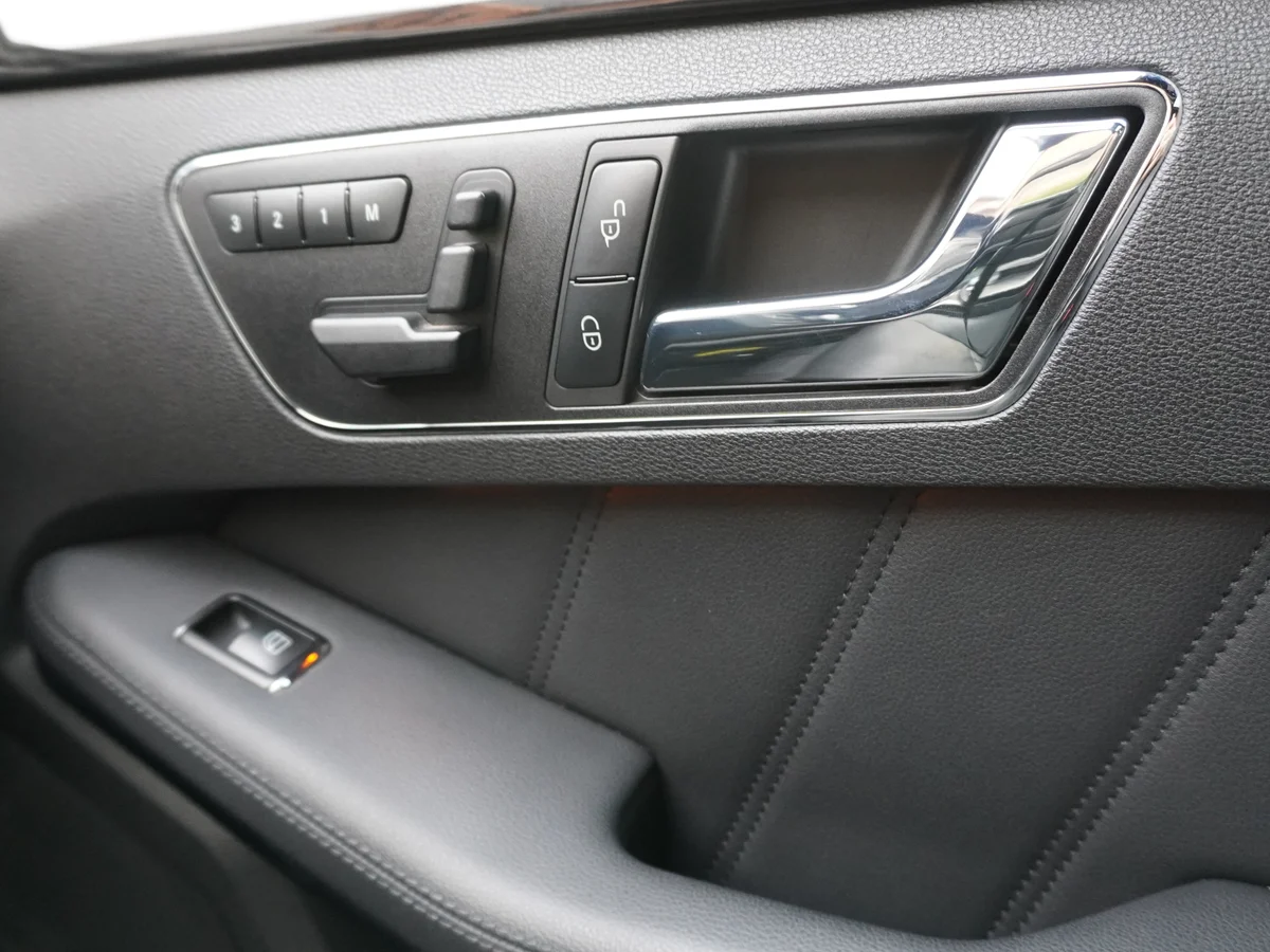 Mercedes Benz E63 AMG 6.2 — foto 34