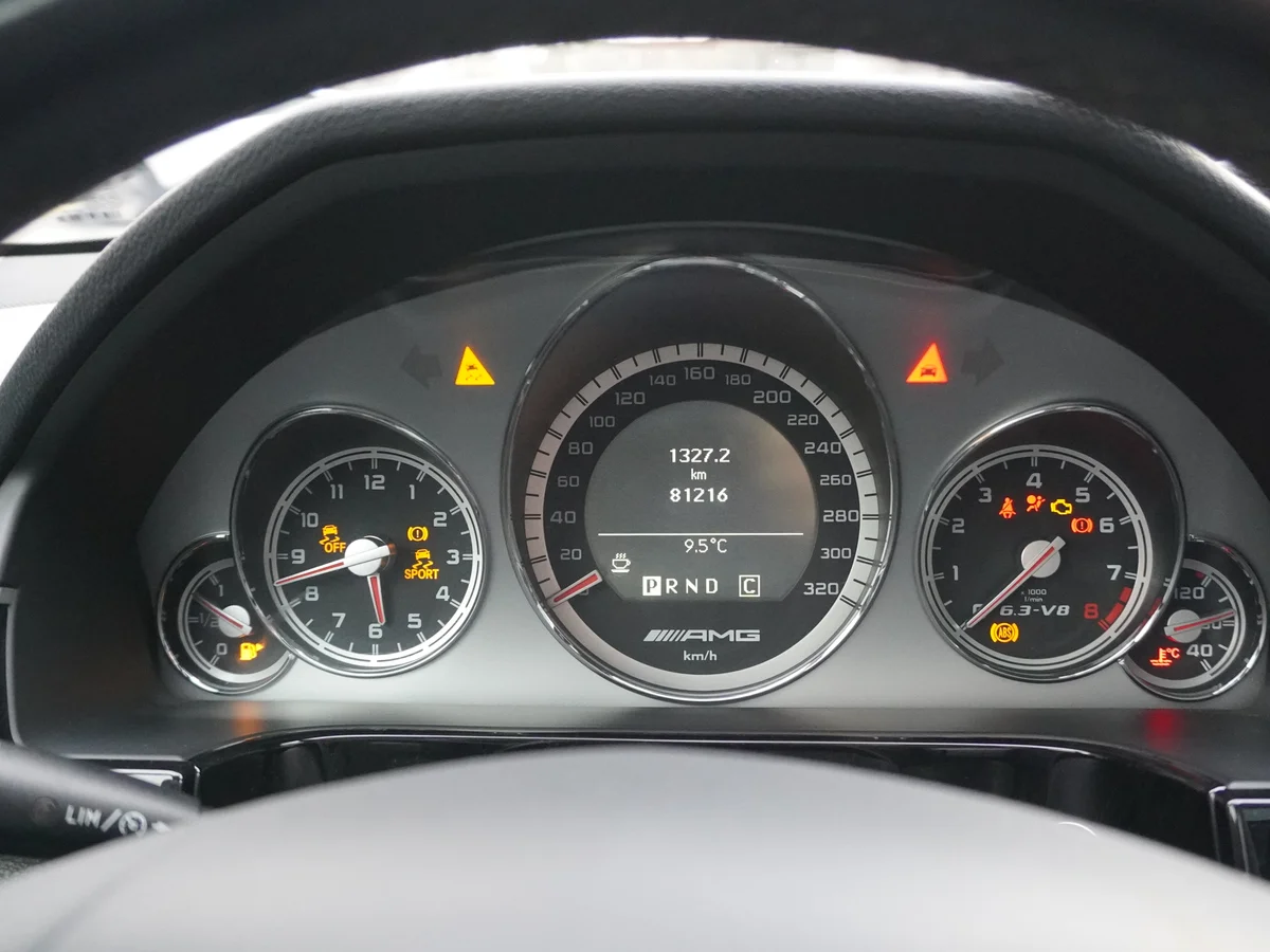 Mercedes Benz E63 AMG 6.2 — foto 30