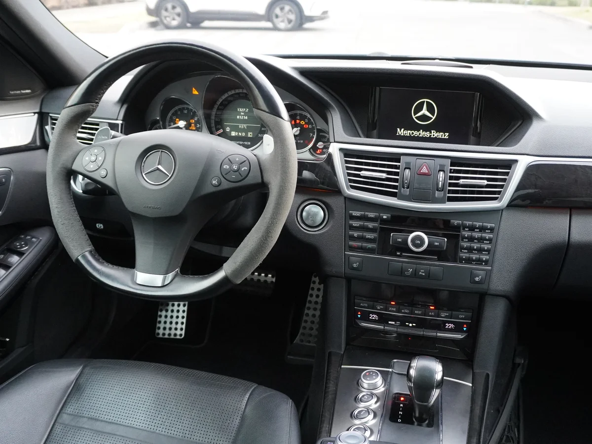 Mercedes Benz E63 AMG 6.2 — foto 28