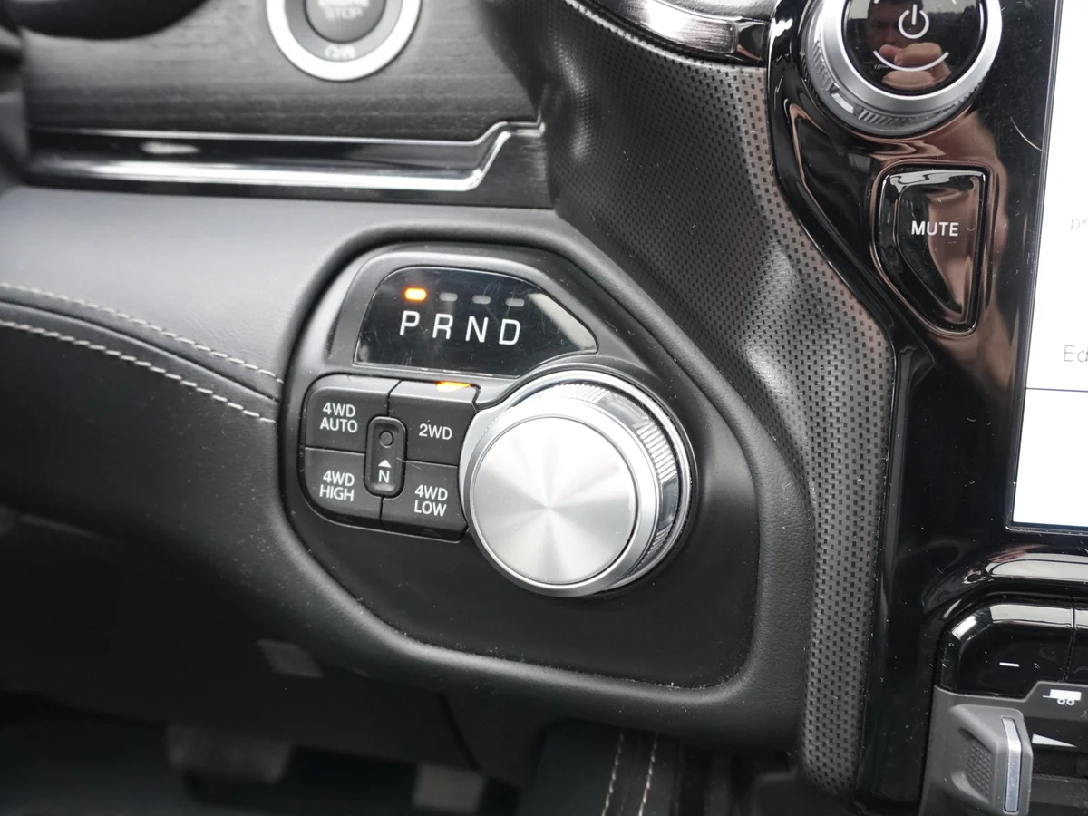 RAM 1500 Limited 4x4 5,7 V8 — foto 34