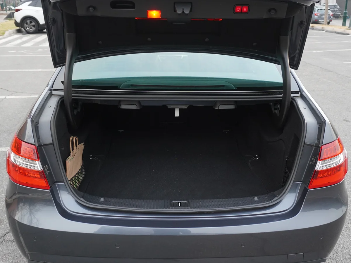 Mercedes Benz E63 AMG 6.2 — foto 24