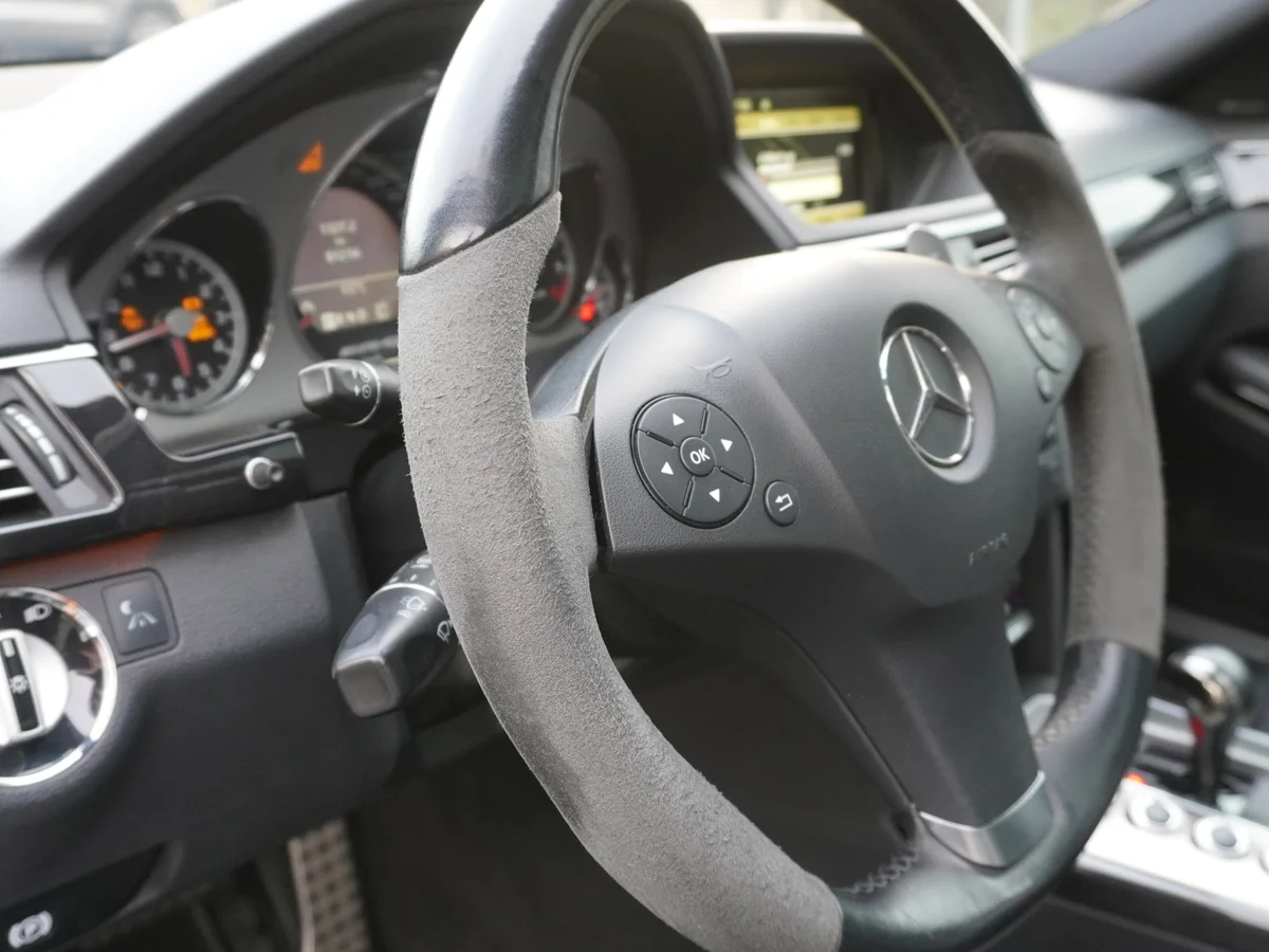 Mercedes Benz E63 AMG 6.2 — foto 36