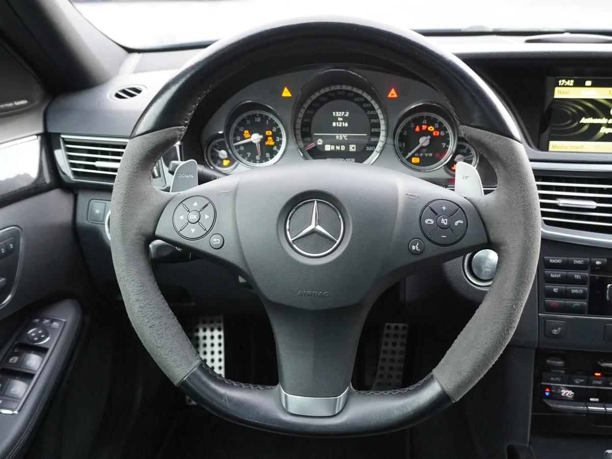 Mercedes Benz E63 AMG 6.2 — foto 29