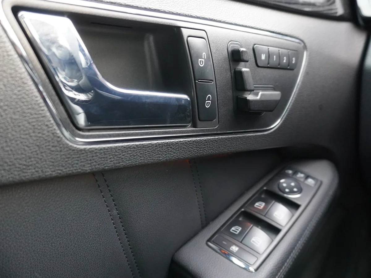 Mercedes Benz E63 AMG 6.2 — foto 31
