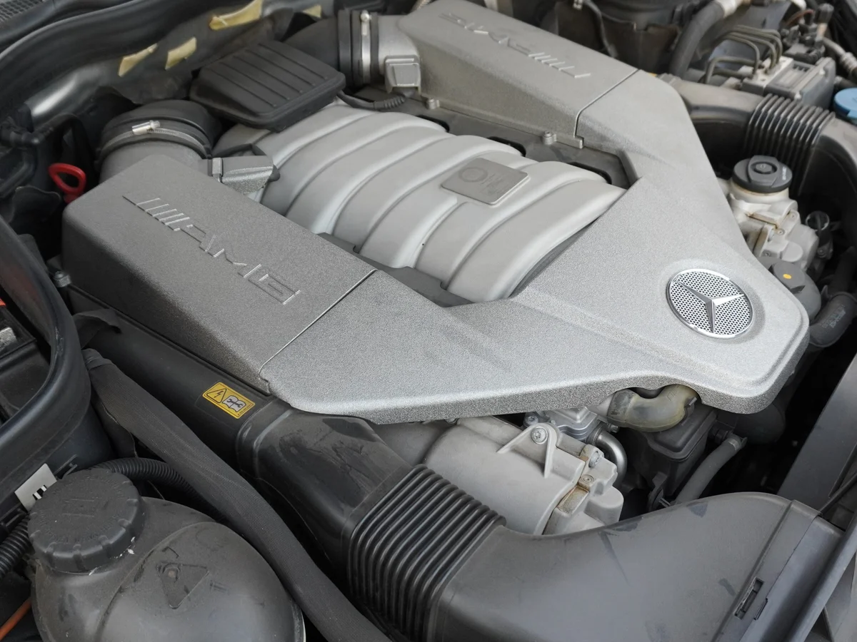 Mercedes Benz E63 AMG 6.2 — foto 40