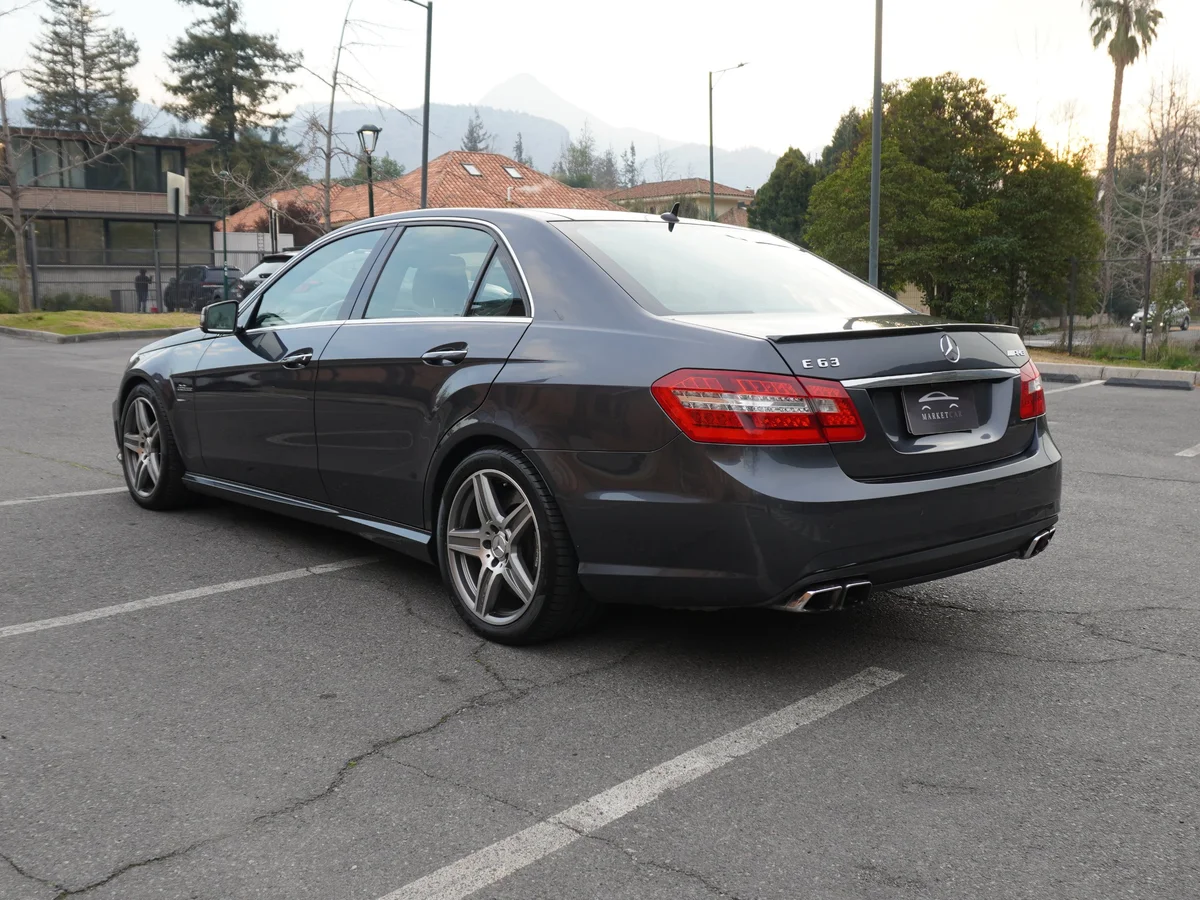 Mercedes Benz E63 AMG 6.2 — foto 7