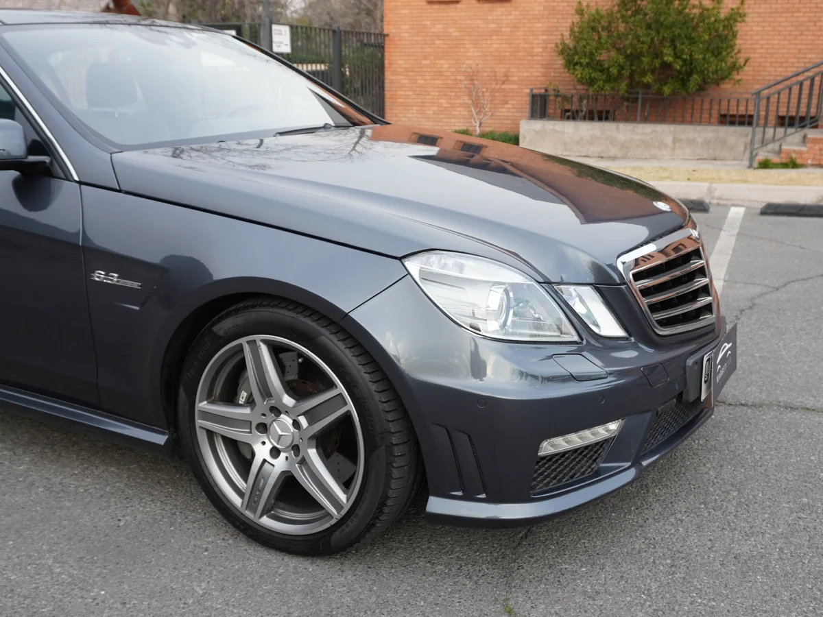 Mercedes Benz E63 AMG 6.2 — foto 11