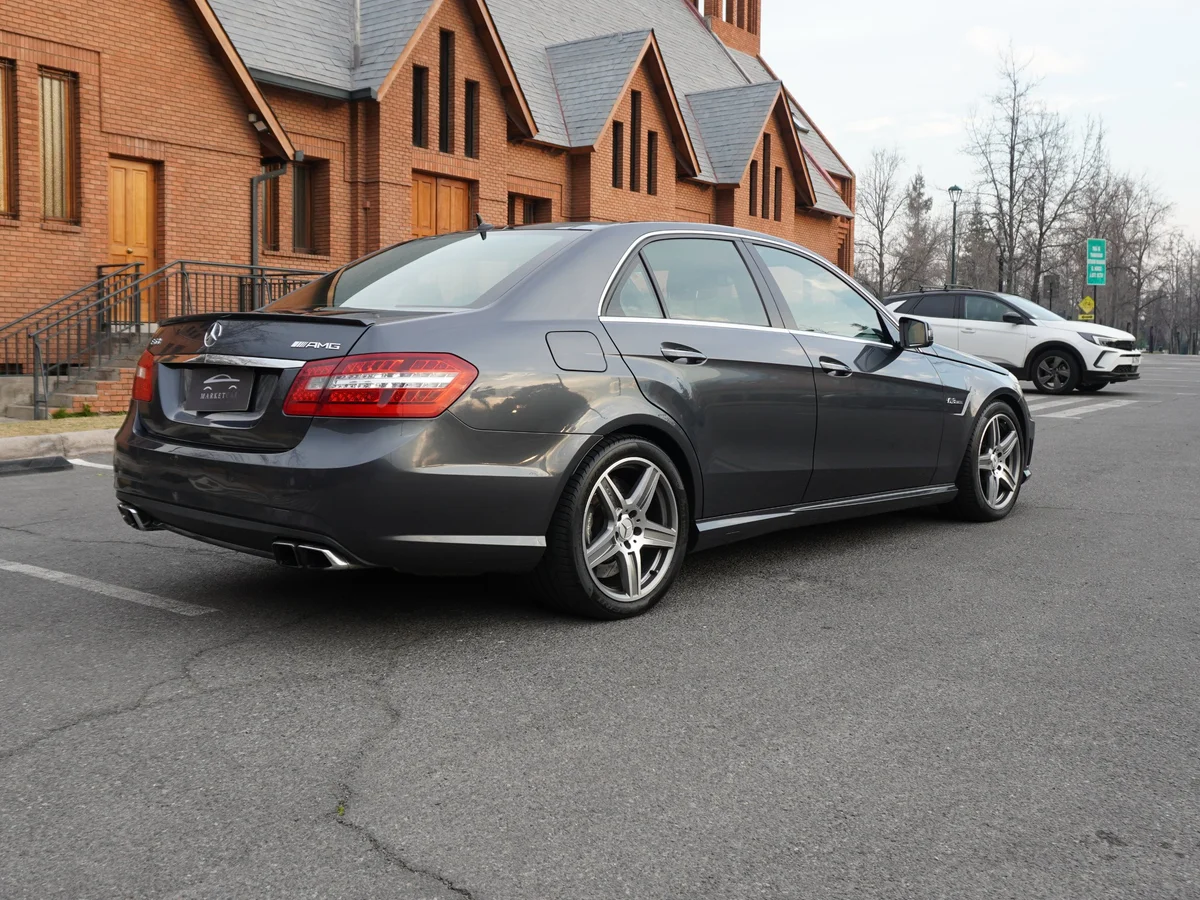 Mercedes Benz E63 AMG 6.2 — foto 5