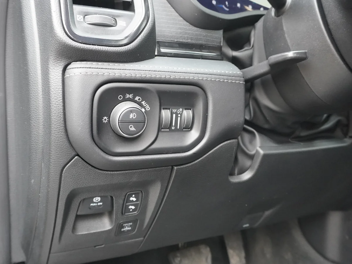 RAM 1500 Limited 4x4 5,7 V8 — foto 39