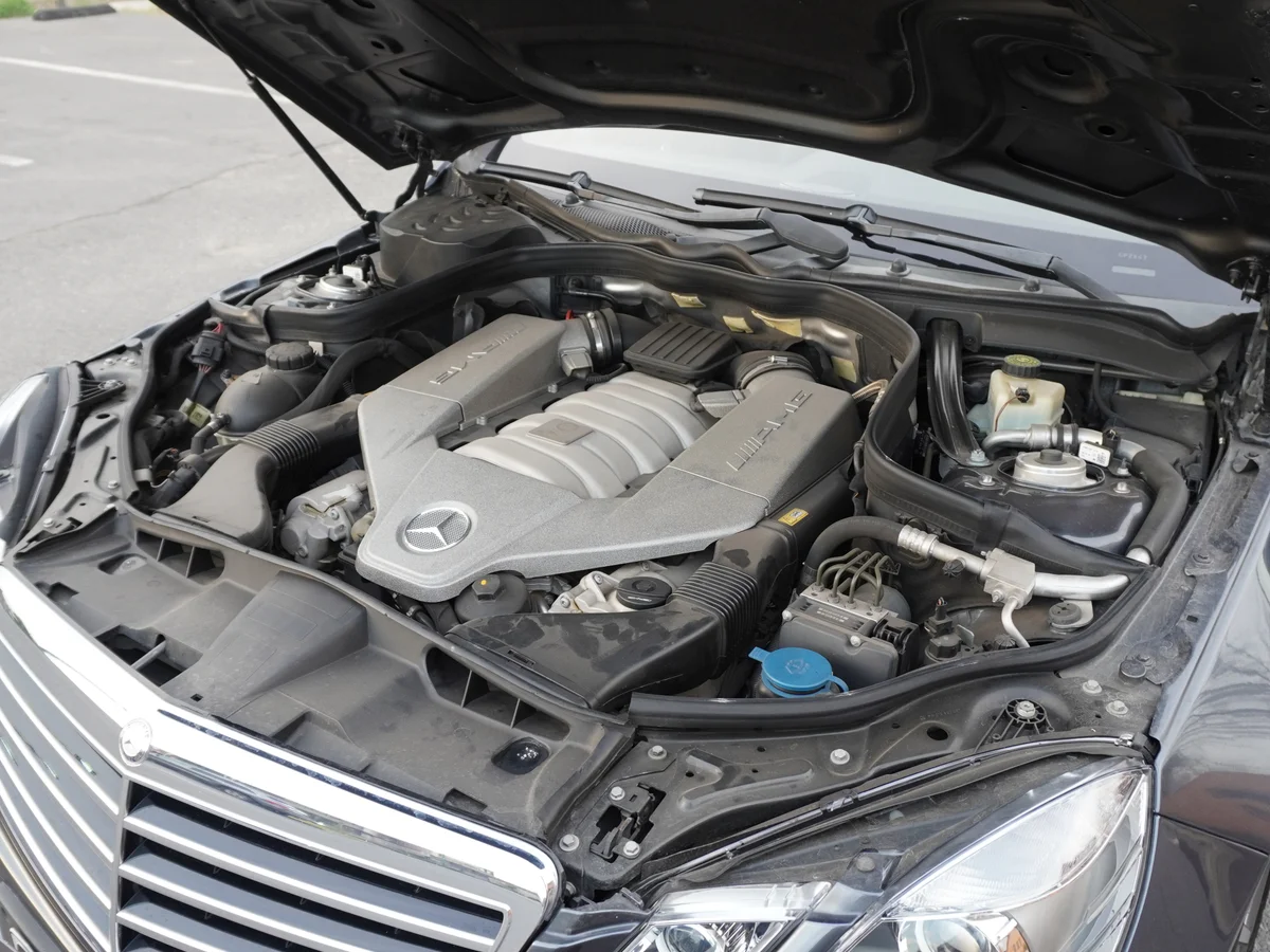 Mercedes Benz E63 AMG 6.2 — foto 39