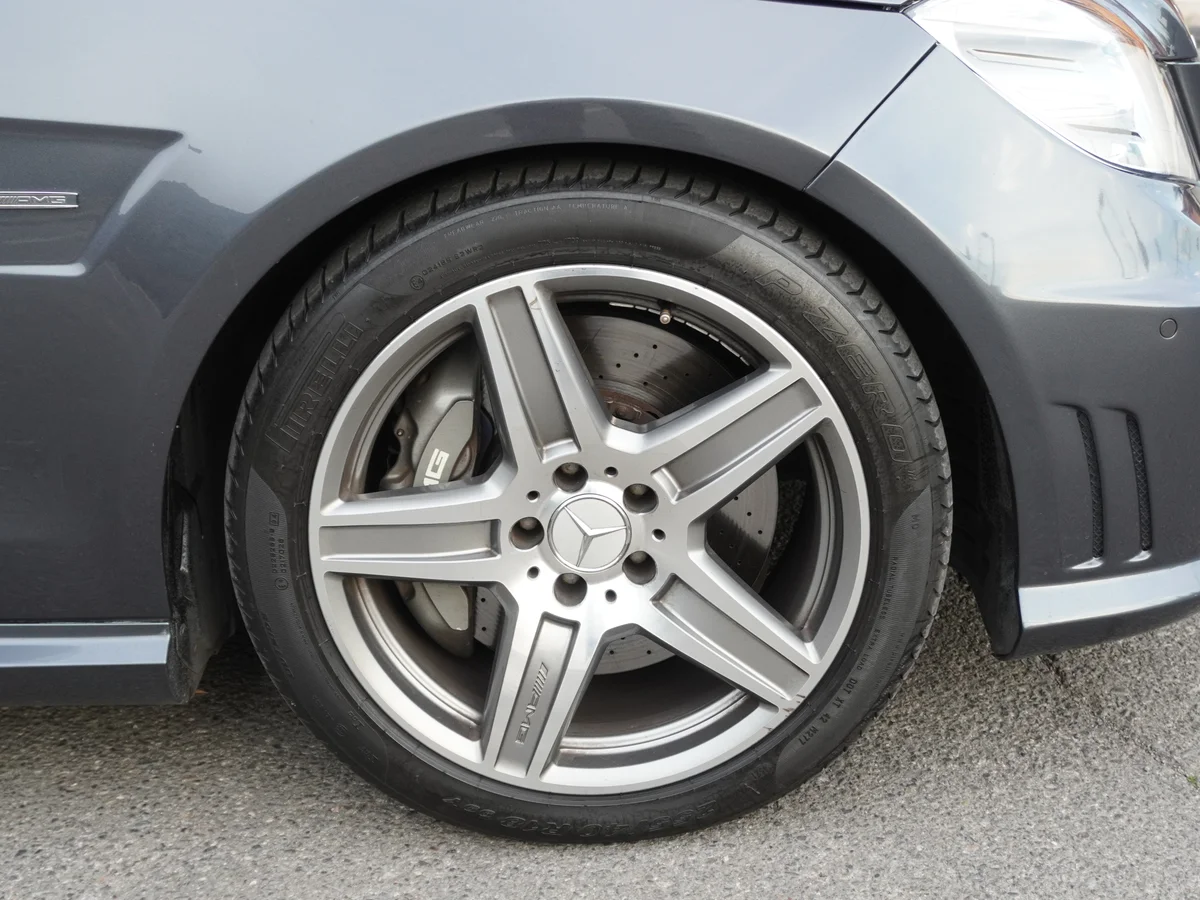 Mercedes Benz E63 AMG 6.2 — foto 13